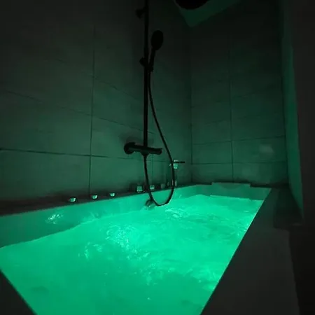 Escapade Sereine - Balneo A شقة لافال